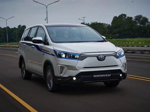 Toyota Innova điện lộ diện tại triển lãm rất gần Việt Nam, sắp mở bán trong khu vực- Ảnh 1. Toyota Innova EV được hãng hé lộ lần đầu vào giữa năm 2022 và tới nay vẫn đang trong giai đoạn thử nghiệm cũng như thăm dò phản ứng người dùng Đông Nam Á - Ảnh: Detik