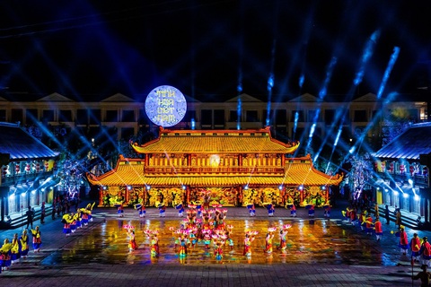 Phú Quốc liên tiếp được các tạp chí lớn xướng tên- Ảnh 7. Qua các show diễn
