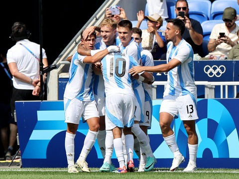 Thắng Iraq, Olympic Argentina nuôi hy vọng đi tiếp- Ảnh 1. Olympic Argentina sống lại hy vọng đi tiếp sau khi đánh bại Olympic Iraq - Ảnh: REUTERS