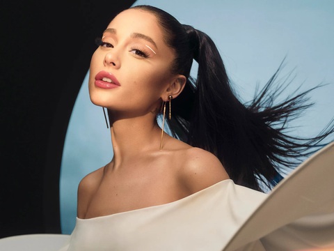 Ariana Grande tổ chức chuyến lưu diễn sau thời gian vắng bóng khá lâu - Ảnh: Allure Tin tức giải trí 27-7: Deadpool đại thắng, Lật mặt và Mùa hè đẹp nhất rời rạp với 482 và 4 tỉ đồng- Ảnh 9.