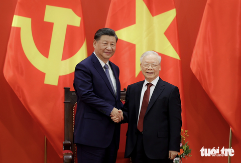 Tổng bí thư Nguyễn Phú Trọng bắt tay Tổng bí thư, Chủ tịch nước Trung Quốc Tập Cận Bình tại sự kiện gặp gỡ nhân sĩ hữu nghị và thế hệ trẻ Việt Nam - Trung Quốc - Ảnh: NGUYỄN KHÁNH Tổng Bí thư Nguyễn Phú Trọng bắt tay Tổng Bí thư, Chủ tịch nước Trung Quốc Tập Cận Bình tại sự kiện gặp gỡ nhân sĩ hữu nghị và thế hệ trẻ Việt Nam - Trung Quốc. Sự kiện diễn ra trong khuôn khổ chuyến thăm cấp Nhà nước tới Việt Nam của Tổng Bí thư, Chủ tịch Trung Quốc Tập Cận Bình - Ảnh: NGUYỄN KHÁNH