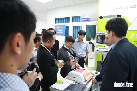 Đà Nẵng sẽ có trung tâm đào tạo phẫu thuật cột sống ‘chỉ 2 ngày là xuất viện’- Ảnh 2. Hơn 500 đại biểu, chuyên gia đầu ngành trong nước và quốc tế tham dự hội nghị - Ảnh: ĐOÀN NHẠN