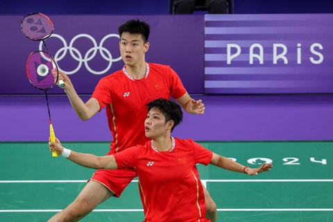 Feng Yan Zhe và Huang Dong Ping (Trung Quốc) giành thắng áp đảo 21-11, 21-14 trước Mỹ Olympic 2024 ngày 27-7: Mỹ tạm xếp sau Trung Quốc- Ảnh 11.