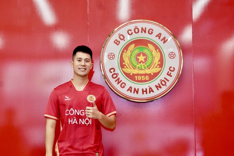 Đình Trọng gia nhập CLB Công An Hà Nội- Ảnh 1. Đình Trọng ra mắt CLB Công An Hà Nội - Ảnh: CAHN FC