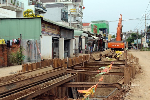 Thi công cống thoát nước làm nhiều nhà dân sụt lún, nứt tường- Ảnh 1. Thi công cống thoát nước làm nhiều nhà dân sụt lún, nứt tường- Ảnh 1.