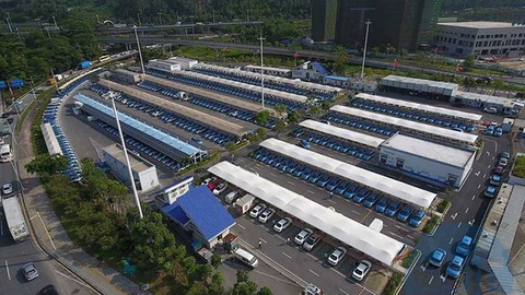 Trung Quốc lại trợ giá khủng, thúc đẩy người dân bỏ cũ, mua xe điện mới- Ảnh 3. Hệ thống mạng lưới sạc công cộng của Trung Quốc có độ phủ cực khủng với hàng trăm điểm sạc từ lớn tới nhỏ liên tục được xây dựng mới mỗi tháng, đưa tổng số điểm sạc công cộng tại nước này lên hơn 1 triệu vào đầu năm 2024 - Ảnh: The Driven