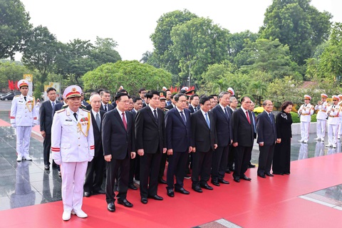 Các lãnh đạo, nguyên lãnh đạo Đảng, Nhà nước tưởng niệm các anh hùng liệt sĩ - Ảnh: TTXVN Lãnh đạo Đảng, Nhà nước viếng Chủ tịch Hồ Chí Minh và các Anh hùng liệt sĩ- Ảnh 5.