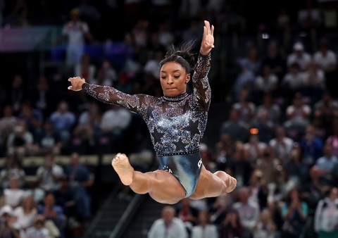Olympic 2024: 10 vận động viên xuất sắc nhất thế kỷ 21- Ảnh 2. Simone Biles sẽ thi đấu tại Olympic Paris 2024 - Ảnh: REUTERS