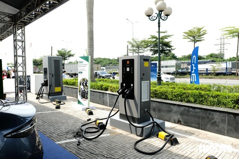Đại lý BYD chơi trội, cho chủ xe sạc miễn phí đến hết năm 2024- Ảnh 2. Các điểm sạc nằm trong chuỗi đại lý BYD Bitcar luôn sẵn sàng hoạt động - Ảnh: DUY KHÁNH