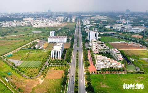 Sở Tài nguyên và Môi trường TP.HCM: Bảng giá đất mới chỉ bằng 70% giá thị trường- Ảnh 1. Sở Tài nguyên và Môi trường TP.HCM đánh giá bảng giá đất mới đang đưa giá đất theo quy định từng bước tiệm cận với mặt bằng chung của thị trường - Ảnh: NGỌC HIỂN