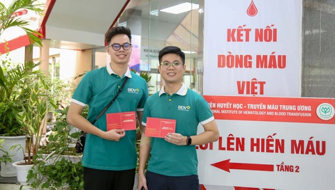 Giọt hồng tri ân - Viện huyết học và truyền máu trung ương - BVCC Nhiều người trẻ tham gia chương trình hiến máu như một cách tri ân lịch sử - Ảnh: Bệnh viện cung cấp