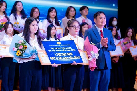 Thí sinh tiếp tục xét tuyển học bạ, săn học bổng 50% học phí HUFLIT- Ảnh 4. 500 suất học bổng giá trị tại HUFLIT chờ đón các bạn tân sinh viên chinh phục