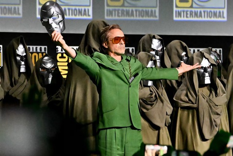 'Người sắt' Robert Downey Jr. tái xuất 'Vũ trụ điện ảnh Marvel'- Ảnh 2. 'Người sắt' Robert Downey Jr. tái xuất 'Vũ trụ điện ảnh Marvel'- Ảnh 2.