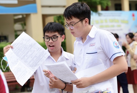 6 nhóm tỉnh thành và khung thời gian nộp lệ phí xét tuyển đại học- Ảnh 1. Thí sinh nộp lệ phí xét tuyển theo khung thời gian quy định dành cho địa phương nơi mình nộp hồ sơ dự thi - Ảnh: DUYÊN PHAN