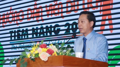 Giải thưởng 400 triệu đồng cho sinh viên tranh tài hướng dẫn viên du lịch- Ảnh 1. TS Lê Trung Đạo khai mạc cuộc thi học thuật cấp thành phố