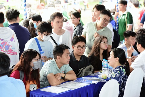 Người trẻ lung lay vì kiểu tư vấn 'học đại học vô dụng, kiếm tiền online nhanh hơn'- Ảnh 1. Người trẻ lung lay vì kiểu tư vấn 'học đại học vô dụng, kiếm tiền online nhanh hơn'- Ảnh 1.