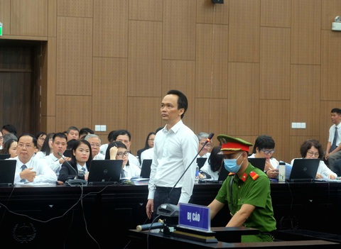 Cựu chủ tịch Sở Giao dịch chứng khoán TP.HCM: 'Vì con vi rút lừa đảo mà phạm tội như ngày hôm nay'- Ảnh 1. Cựu chủ tịch Sở Giao dịch chứng khoán TP.HCM: 'Vì con vi rút lừa đảo mà phạm tội như ngày hôm nay'- Ảnh 1.