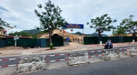 Hủy 'sáng tác' đất vắng chủ để thu hồi đất dân cho dự án tư nhân- Ảnh 1. Nhiều khu đất của dân bị chính quyền thu hồi thành đất vắng chủ để giao Công ty TNHH Quốc Hân làm dự án kinh doanh khu nhà ở Phước Đồng (TP Nha Trang) - Ảnh: PHAN SÔNG NGÂN