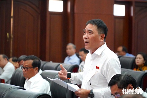 Vì sao doanh nghiệp 'ngại' nhận chính sách hỗ trợ từ Nhà nước?- Ảnh 4. Đại biểu Lương Công Tuấn cho rằng Đà Nẵng còn chính sách hỗ trợ doanh nghiệp thấp hơn chuẩn của trung ương - Ảnh: TRƯỜNG TRUNG