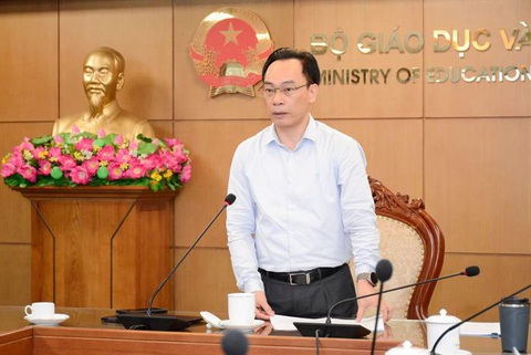 Loại bỏ các phương thức xét tuyển gây nhiễu hệ thống, vướng mắc cho xã hội- Ảnh 1. Thứ trưởng Hoàng Minh Sơn phát biểu tại cuộc họp - Ảnh: MOET