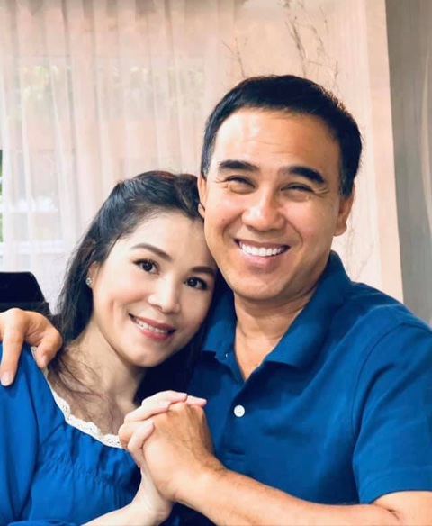 Quyền Linh biết ơn vợ khi đã chăm lo gia đình để anh theo đuổi lịch trình bận rộn - Ảnh: Facebook nhân vật Quyền Linh: 'Việc gì tôi cũng biết, chỉ việc nhà là không biết'- Ảnh 2.