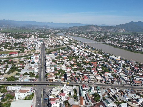 Xây dựng Diên Khánh thành 'vệ tinh' du lịch của Nha Trang- Ảnh 1. Trung tâm huyện Diên Khánh nhìn từ trên cao - Ảnh: SƠN HỒNG