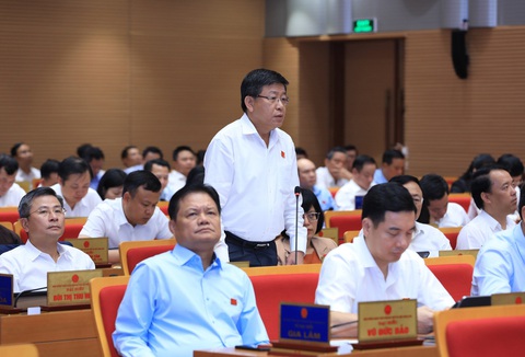 Vì sao gần 1 năm sau Hà Nội vẫn chưa trả lời về dự án Ciputra?- Ảnh 3. Ông Dương Đức Tuấn - phó chủ tịch UBND TP Hà Nội - trả lời, làm rõ thêm câu hỏi của đại biểu - Ảnh: HĐND TP