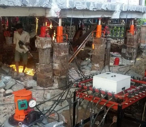 ‘Thần đèn’ dùng cách gì để dời 3 căn nhà tại Quảng Bình?- Ảnh 3. Hệ thống máy móc được sử dụng để tiết kiệm nhân lực - Ảnh: NGỌC THẢO