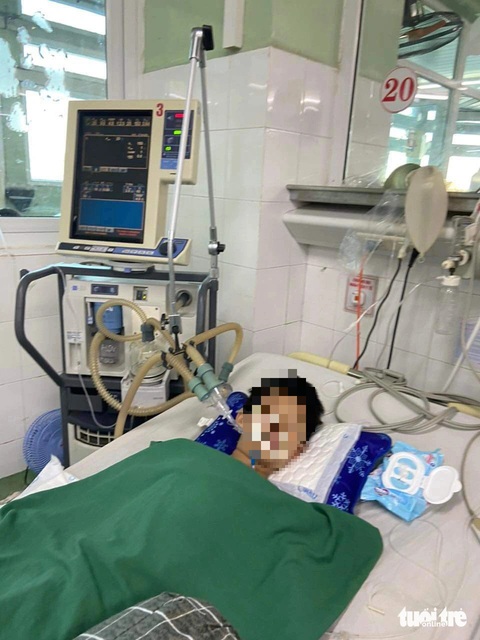 Cứu sống bé trai bị bệnh hiếm chưa từng ghi nhận trên y văn Việt Nam- Ảnh 1. Cháu T. nhập viện trong tình trạng hôn mê, được điều trị tích cực tại Bệnh viện Phụ sản - Nhi Đà Nẵng - Ảnh: Bệnh viện cung cấp