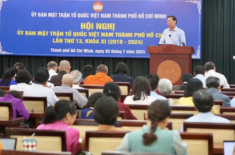 Lãnh đạo Thành ủy đồng thời là chủ tịch Ủy ban MTTQ: Mô hình tiền lệ và tốt cho TP.HCM- Ảnh 1. Chủ tịch UBND TP.HCM Phan Văn Mãi phát biểu chỉ đạo tại hội nghị - Ảnh: HỮU HẠNH