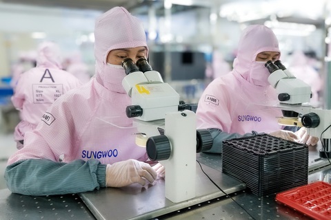 Nhiều tỉnh được nâng lương tối thiểu vùng- Ảnh 1. Công nhân, người lao động ở nhiều nhà máy, nhà xưởng được tăng lương từ ngày 1-7 - Ảnh: NGUYỄN HIỀN
