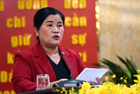 Bình Phước 'than' khó do chỉ tiêu đất công nghiệp hạn chế- Ảnh 1. Bà Trần Tuệ Hiền - chủ tịch UBND tỉnh Bình Phước - kiến nghị Quốc hội xem xét giải quyết bài toán chỉ tiêu đất công nghiệp hạn chế - Ảnh: A LỘC