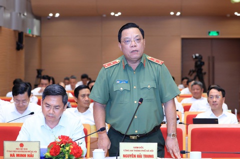 Nhiều quận, huyện coi việc phòng, chữa cháy là 'của riêng công an'- Ảnh 1. Trung tướng Nguyễn Hải Trung - giám đốc Công an TP Hà Nội - trả lời chất vấn - Ảnh: HĐND TP Hà Nội