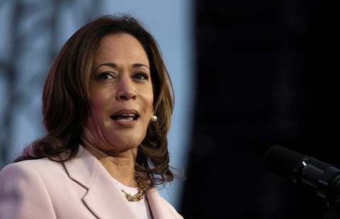 Bà Harris là ứng viên số một nếu ông Biden rút khỏi bầu cử Mỹ?- Ảnh 1. Phó tổng thống Mỹ Kamala Harris - Ảnh: REUTERS