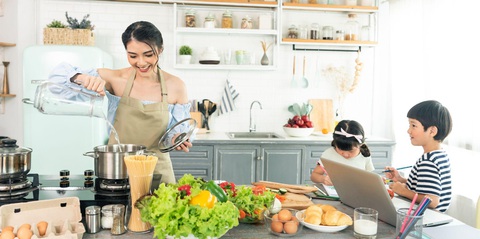 Hành động nhỏ, thay đổi lớn: Chị em lan tỏa thông điệp sức khỏe tích cực- Ảnh 2. Maggi là nhãn hiệu gia vị được hàng triệu phụ nữ Việt tin tưởng và lựa chọn đồng hành cả trong những bữa cơm nhà.