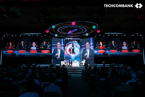 Techcombank công bố gói tiện ích dành riêng cho nhà bán hàng online- Ảnh 1. Sự kiện TikTok SMB Summit 2024 đã thu hút đến hơn 1.500 khách mời tham gia trao đổi thông tin - Ảnh: TCB