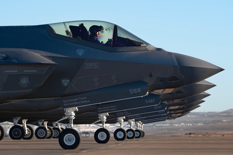 Hàng chục tiêm kích F-35 của Mỹ có thể bị hỏng do thời tiết- Ảnh 1. Những chiếc tiêm kích F-35 Lightning II - Ảnh: KHÔNG QUÂN MỸ