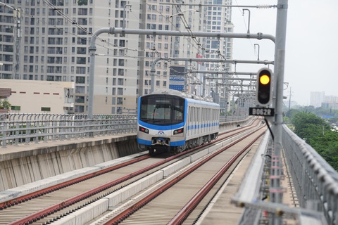 Trình Thủ tướng phê duyệt chủ trương điều chỉnh thời gian hoàn thành metro số 1- Ảnh 1. Metro số 1 được đặt mục tiêu đưa vào khai thác thương mại ở quý 4-2024 - Ảnh: QUANG ĐỊNH