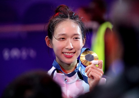 Hong Kong giành 2 HCV đấu kiếm, bứt phá ngoạn mục ở Olympic 2024- Ảnh 4. Hong Kong giành 2 HCV đấu kiếm, bứt phá ngoạn mục ở Olympic 2024- Ảnh 4.