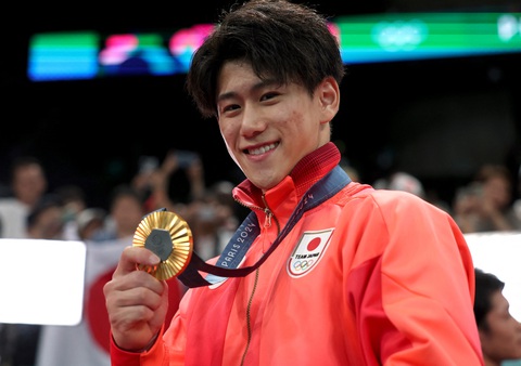 Olympic 2024: Thể dục dụng cụ Nhật Bản vượt Trung Quốc trong gang tấc để lấy vàng- Ảnh 2. Màn trình diễn xuất sắc của ngôi sao Hashimoto Daiki - Ảnh: REUTERS