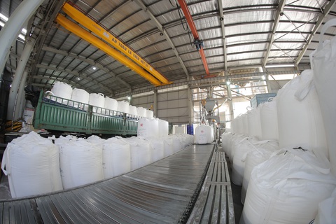 Lâm Đồng kiến nghị Thủ tướng không khai thác khoáng sản ở vùng dân cư- Ảnh 1. Sản xuất alumine tại Công ty Nhôm Lâm Đồng - Ảnh: M.V.