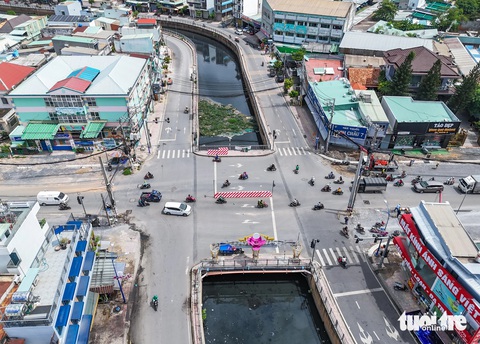 Trụ điện giữa đường Tân Kỳ Tân Quý sẽ di dời xong trong tháng 10- Ảnh 6. Trụ điện giữa đường Tân Kỳ Tân Quý sẽ di dời xong trong tháng 10- Ảnh 6.