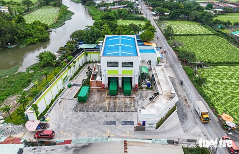 Bên trong trạm ép rác hiện đại nhất TP.HCM- Ảnh 1. Toàn cảnh trạm ép rác Thạnh Xuân, quận 12, TP.HCM - Ảnh: CHÂU TUẤN