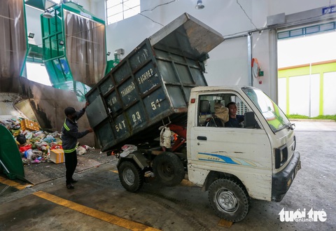Bên trong trạm ép rác hiện đại nhất TP.HCM- Ảnh 2. Bên trong trạm ép rác hiện đại nhất TP.HCM- Ảnh 2.