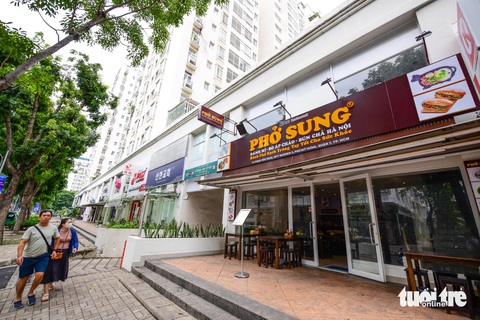 Phố thương mại ẩm thực Sky Garden ở quận 7 có gì khác biệt?- Ảnh 1. Ẩm thực, dịch vụ làm đẹp đang chiếm tỉ lệ áp đảo ở phố thương mại ẩm thực Sky Garden - Ảnh: QUANG ĐỊNH