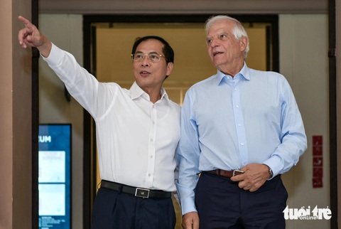 Lãnh đạo cấp cao EU thăm bảo tàng, thưởng thức bạc xỉu ở Hà Nội- Ảnh 2. Lãnh đạo cấp cao EU thăm bảo tàng, thưởng thức bạc xỉu ở Hà Nội- Ảnh 2.