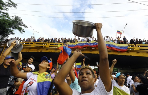 Biểu tình nổ ra ở nhiều nơi tại Venezuela nhằm phản đối kết quả bầu cử, ngày 29-7 - Ảnh: AFP Biểu tình nổ ra ở nhiều nơi tại Venezuela, nhằm phản đối kết quả bầu cử, ngày 29-7 - Ảnh: AFP