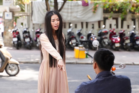 Diệp Bảo Ngọc 'lột xác' với vai ma nữ đầu tiên trong sự nghiệp- Ảnh 3. Diệp Bảo Ngọc và Tuấn Trần trong Làm giàu với ma