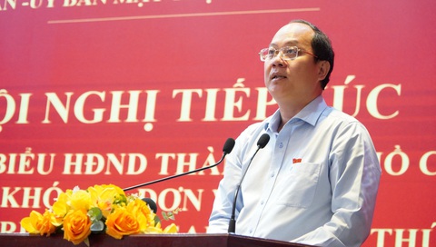 Thành ủy TP.HCM đang xử lý cán bộ liên quan đến AIC, Vạn Thịnh Phát- Ảnh 4. Phó bí thư thường trực Thành ủy TP.HCM Nguyễn Hồ Hải trả lời kiến nghị cử tri - Ảnh: CẨM NƯƠNG