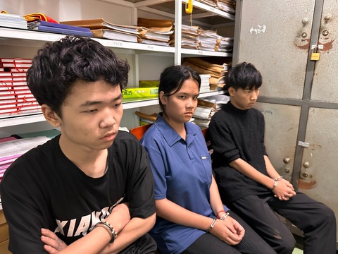 3 nghi phạm người Trung Quốc giết tài xế, cướp taxi khai gì?- Ảnh 2. Ba nghi phạm người Trung Quốc có tuổi đời còn rất trẻ khai nhận đã giết tài xế taxi - Ảnh: THANH SU